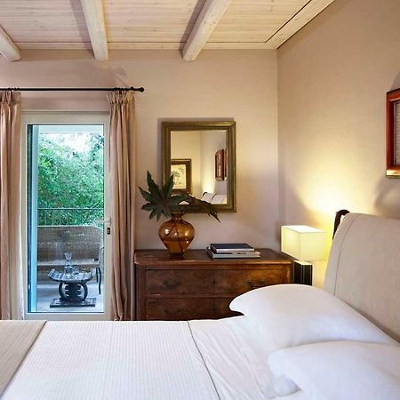 Villa Ioli- Beachfront Luxury Residence 伊古迈尼察 外观 照片
