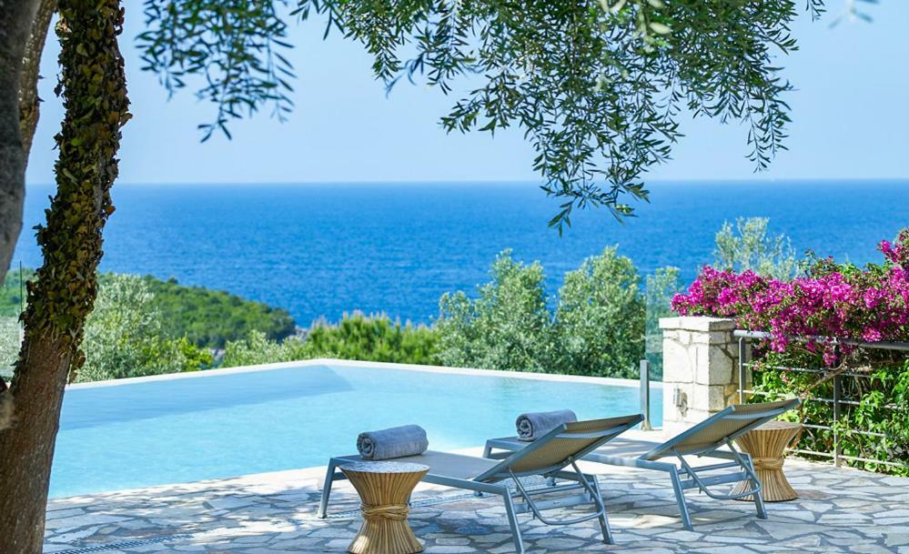 Villa Ioli- Beachfront Luxury Residence 伊古迈尼察 外观 照片