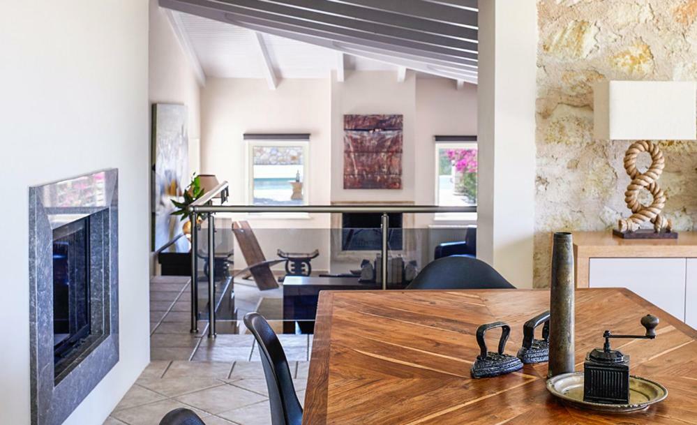 Villa Ioli- Beachfront Luxury Residence 伊古迈尼察 外观 照片