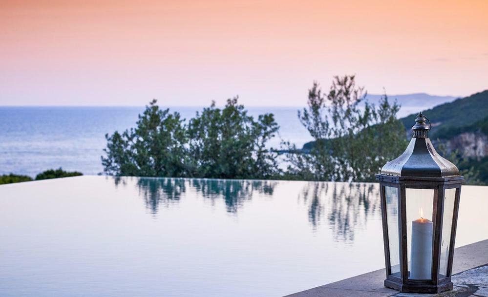 Villa Ioli- Beachfront Luxury Residence 伊古迈尼察 外观 照片