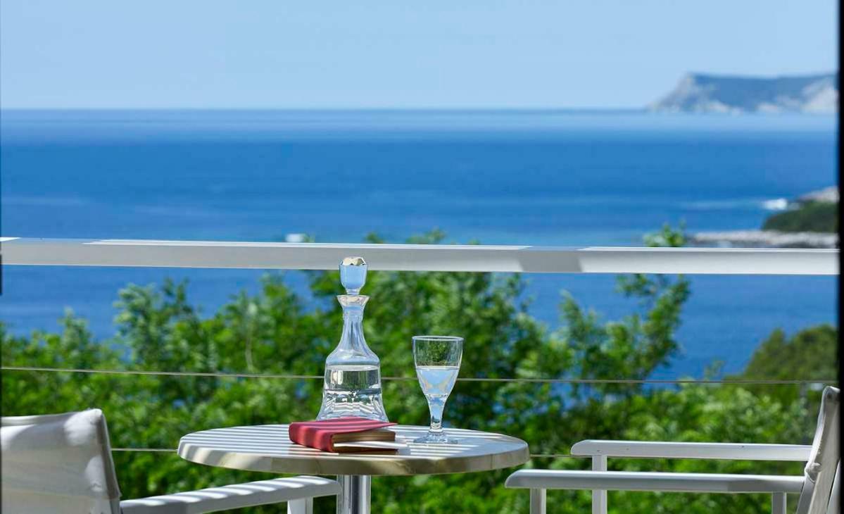 Villa Ioli- Beachfront Luxury Residence 伊古迈尼察 外观 照片