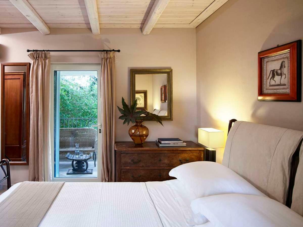 Villa Ioli- Beachfront Luxury Residence 伊古迈尼察 外观 照片