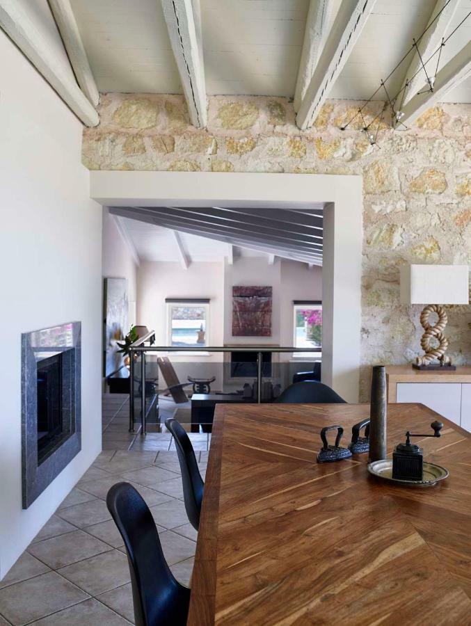 Villa Ioli- Beachfront Luxury Residence 伊古迈尼察 外观 照片